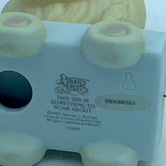 1985 Precious Moments “This Day is Something to Roar About” Figurine - Picture 9 of 9